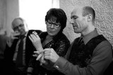 Roman zeigt Therese den Ring