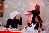 Geschenk-Spiel - Roman versteckt sich