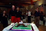 Hochzeitstorte mit Roman und Donny auf einer Brücke zwischen Singapur und der Schweiz