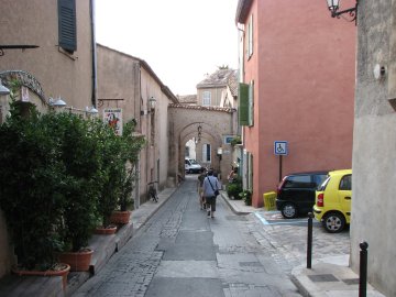 Gasse in St. Tropez