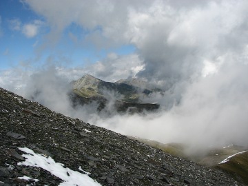 Nebelschwaden auf dem Aufstieg zum Bärenhorn